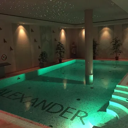 Alexander & - Caloroczny Kryty Basen